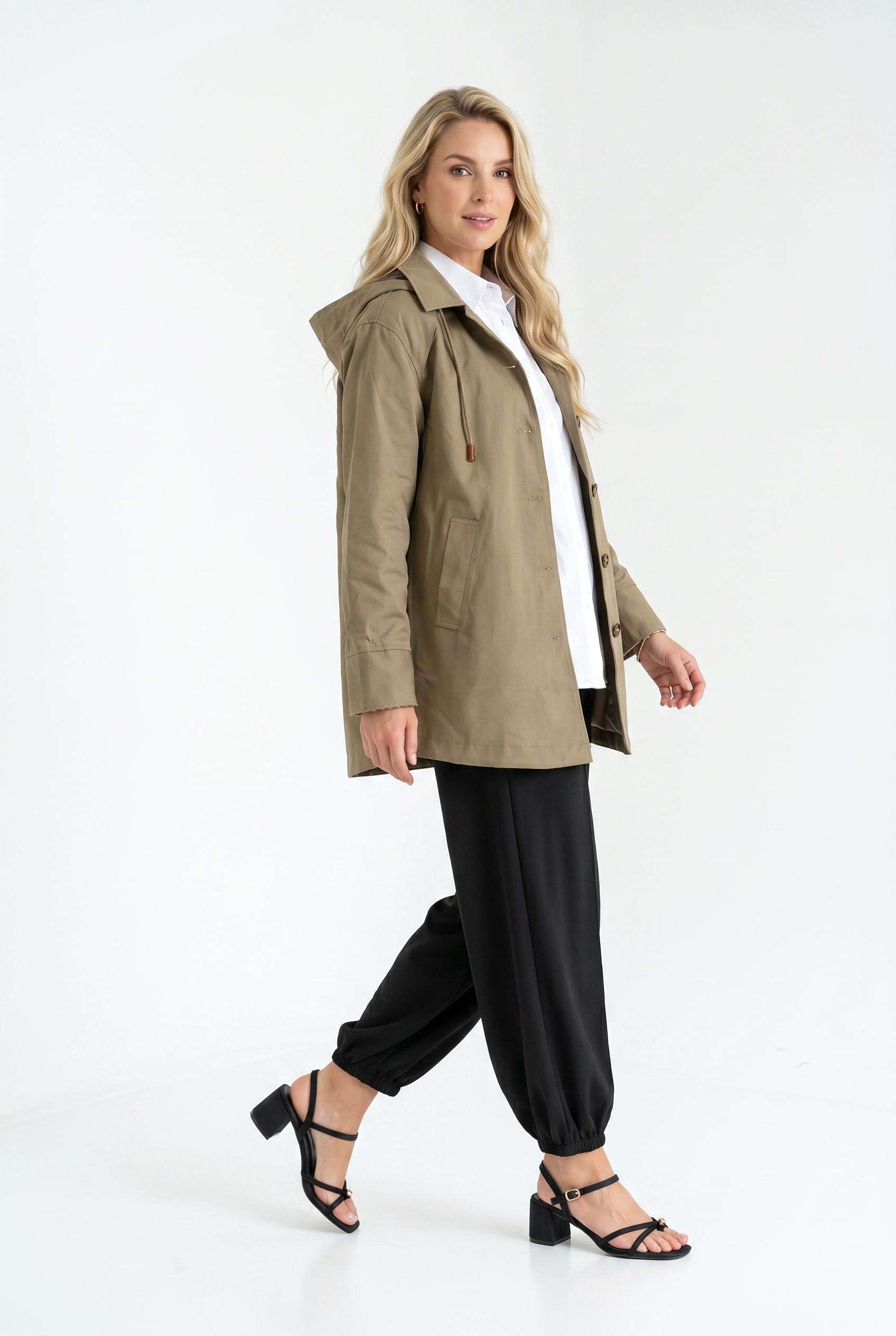 Cazadora Corta Capucha