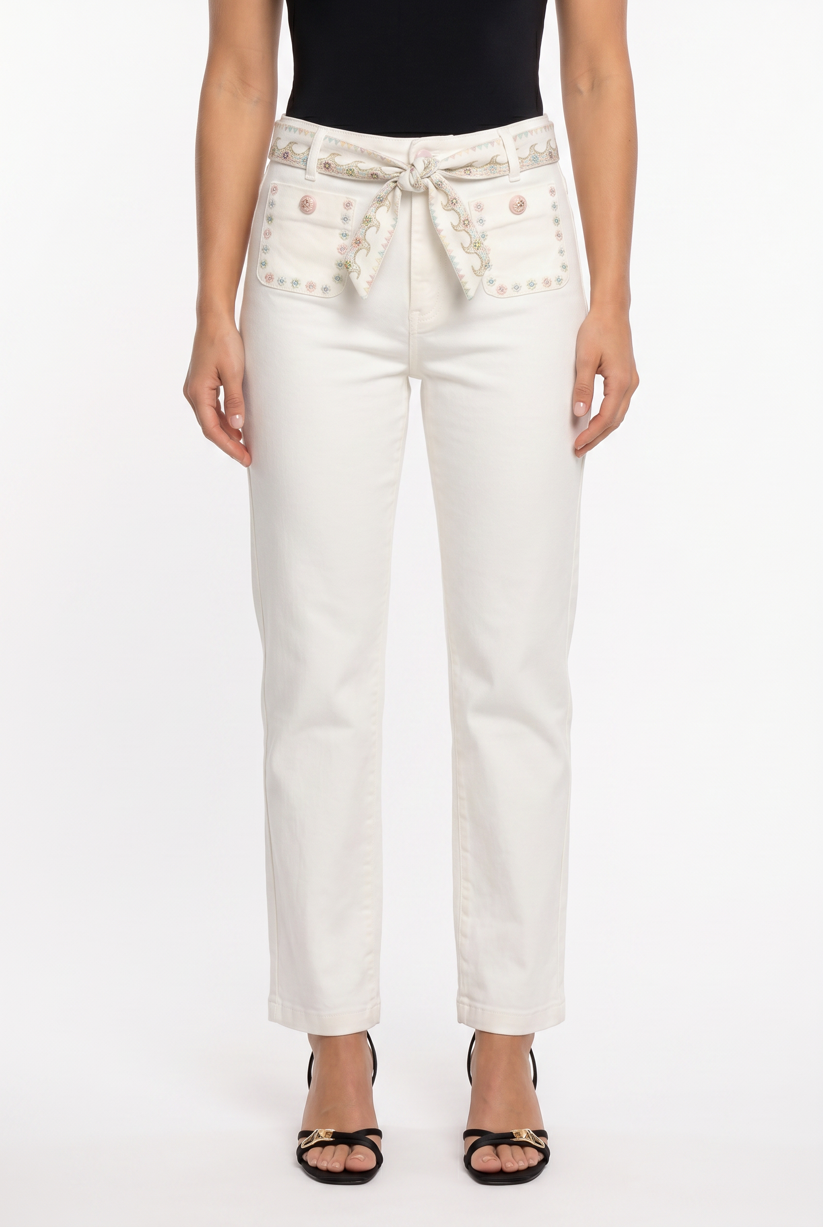 PANTALÓN VAQUERO DETALLES